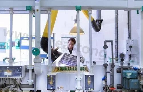 理想狀態(tài)下自動(dòng)化生產(chǎn)線大約能節(jié)省傳統(tǒng)企業(yè)50%的人力成本，良率可提升至98%。